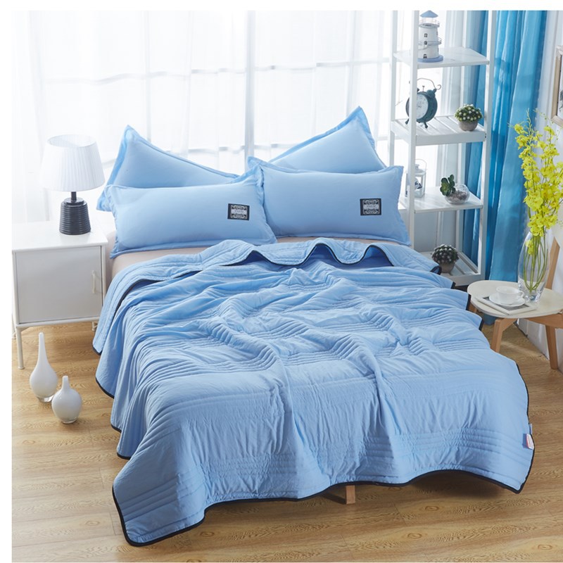 Plain seersucker cooling quilt with soft washable fabric