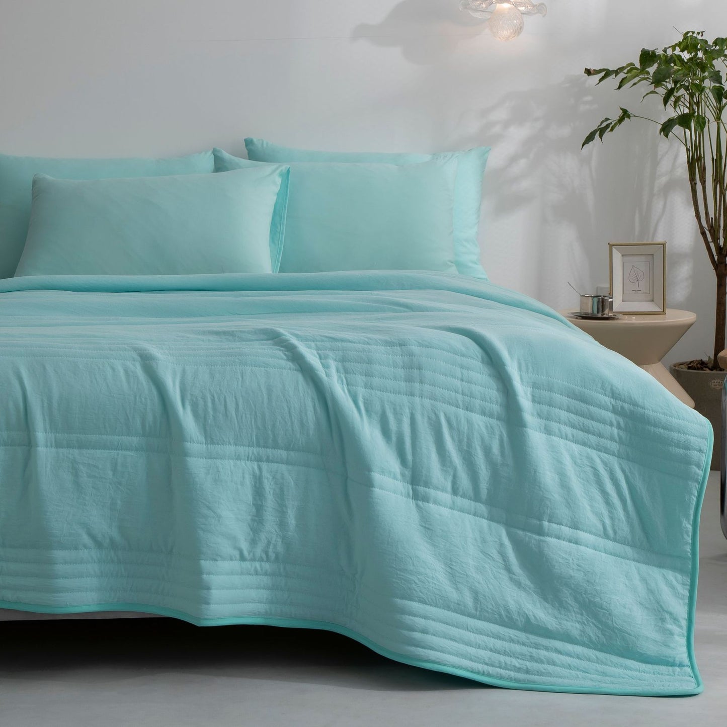 Plain seersucker cooling quilt with soft washable fabric