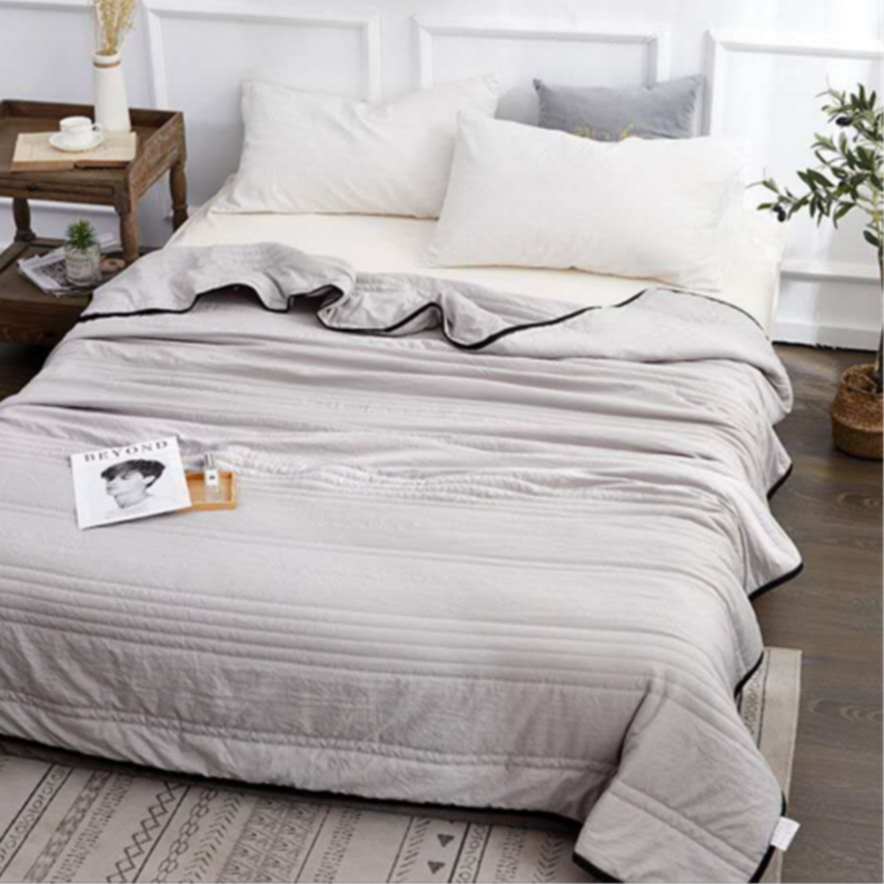 Plain seersucker cooling quilt with soft washable fabric