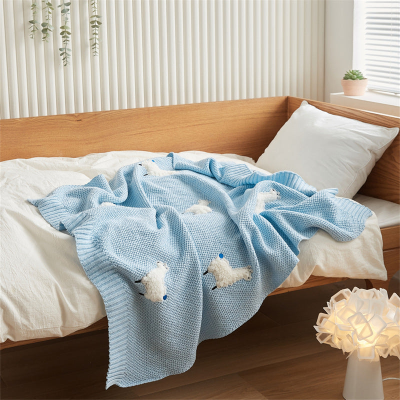 Three-dimensional embroidered knitted children's blanket | ideal for all seasons