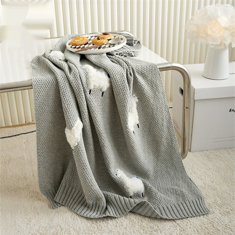 Three-dimensional embroidered knitted children's blanket | ideal for all seasons